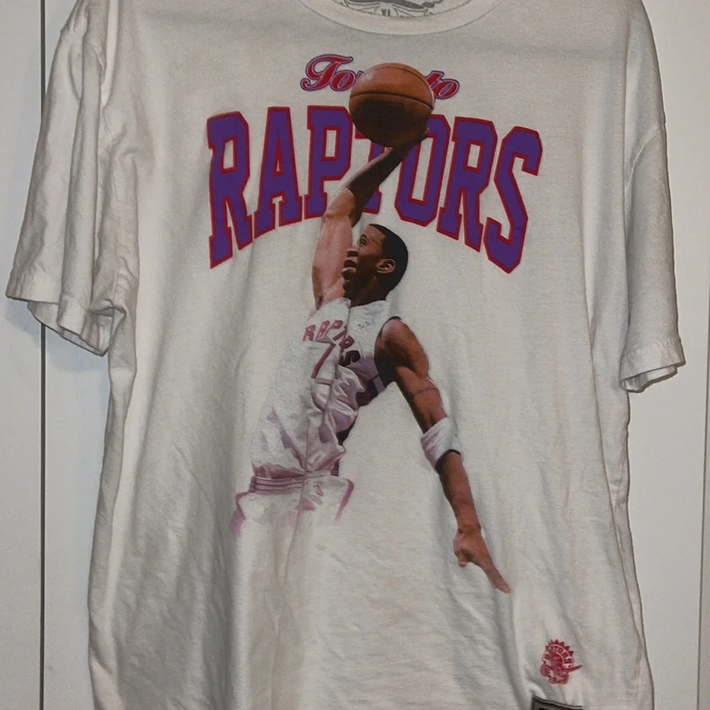 Toronto Raptors Tshirt - Picture 4 of 6